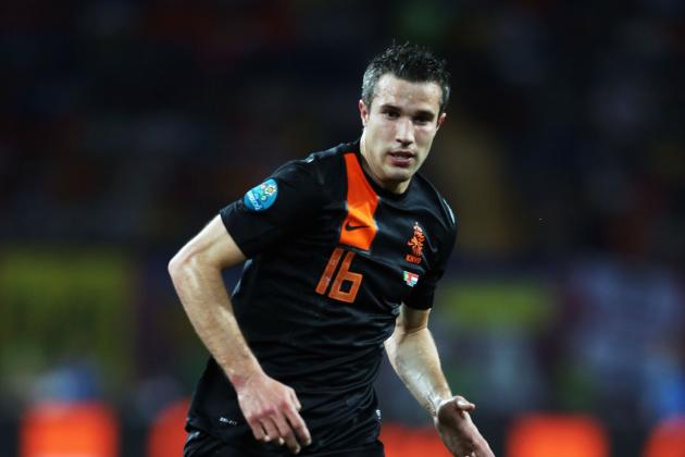 Football Rumors: Robin Van Persie Heading to Manchester United