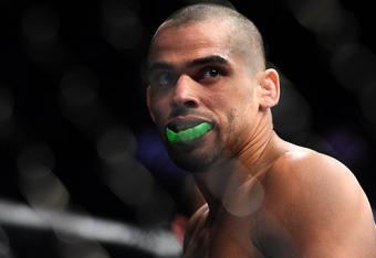 Renan-barao-ufc-138_011_crop_north