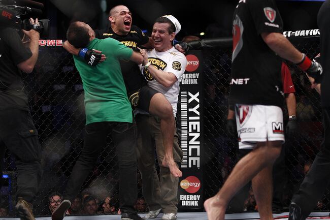 Renanbaraoestherlinmmafighting_crop_north