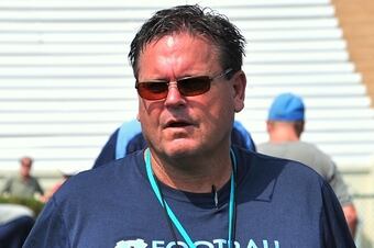 Sampittmanutlinecoach_crop_north
