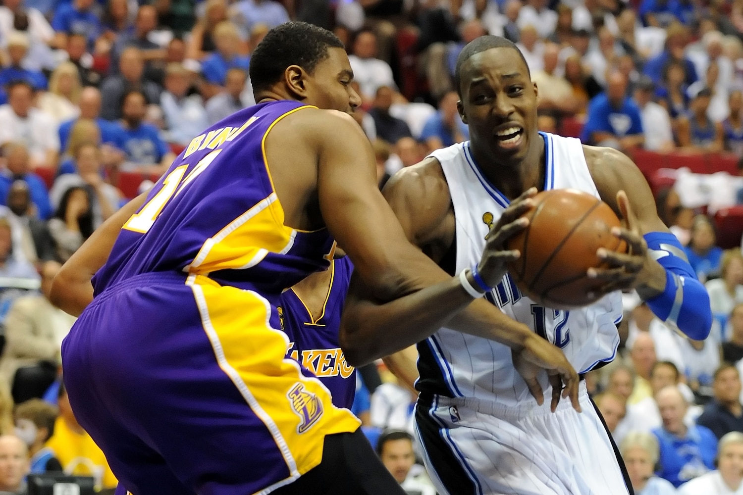 Lakers trade options for howard