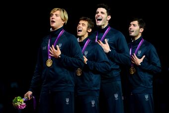 Team Italy sings