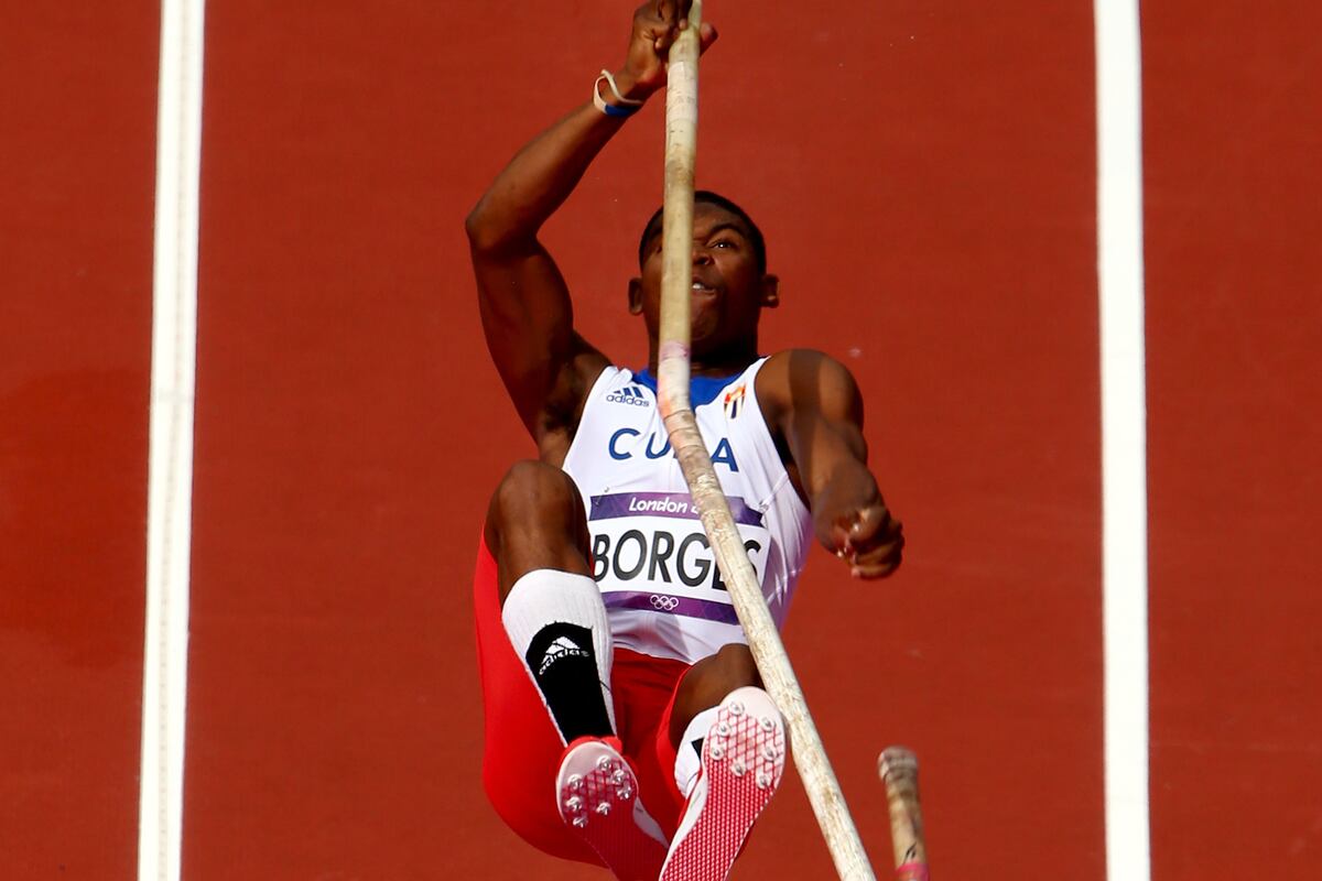 Cuban Pole Vaulter Lazaro Pole Snaps MidVault Bleacher