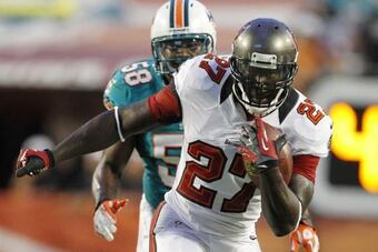 Temp120810_mm_bucs_dolphins_web_0007--nfl_mezz_1280_10241_crop_north