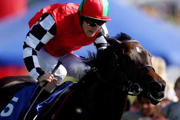 Street Life Retired with Leg Injury After Travers