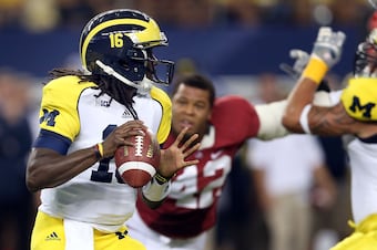 Denard Robinson is trying to make things happen for Michigan.