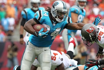 DeAngelo Williams (34) is having a hard time getting the running game going against the Bucs.