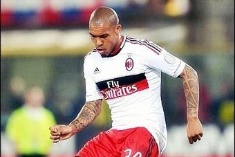 Nigel-de-jong-making-his-debut-for-milan_crop_north