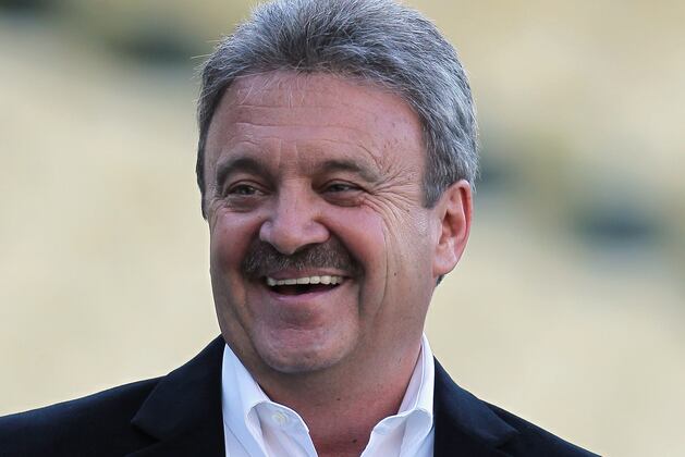 Report: Dodgers, Colletti Agree on Extension