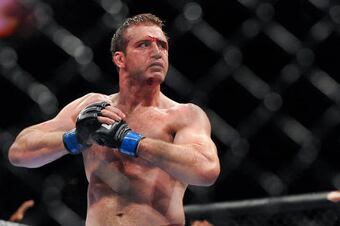 Stephan-bonnar-pose-ufc-116_crop_north
