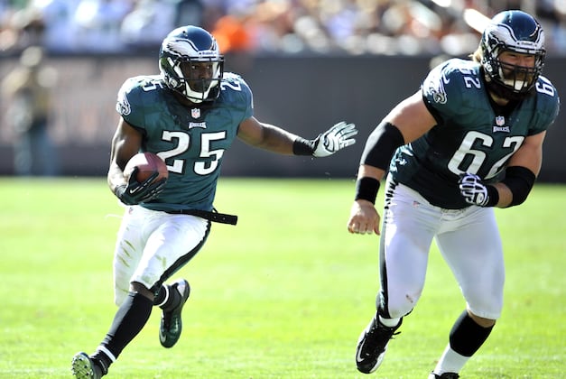 Comparing CJ Spiller to LeSean McCoy and How the Bills Can Learn from the Eagles