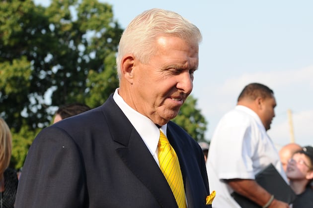 Parcells Takes Issue with Coughlin Over Reaction to Kneel-Down Play