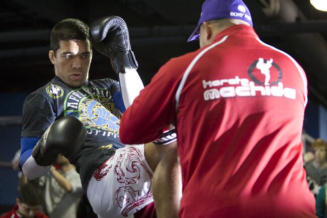 Lyotomachidaestherlinmmafighting8-4-12_crop_north