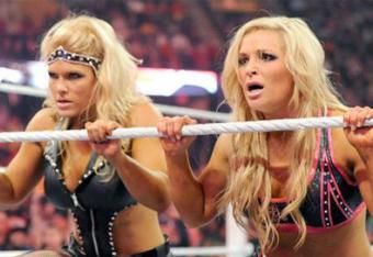 Kelly-kelly-eve-vs-beth-phoenix-natalya_crop_exact