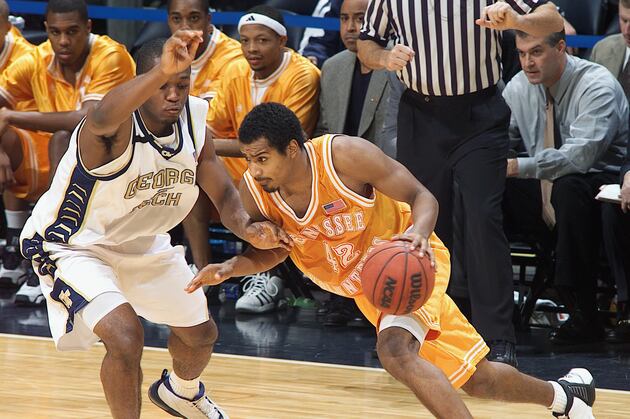 Former Tennessee Player Saves a Life