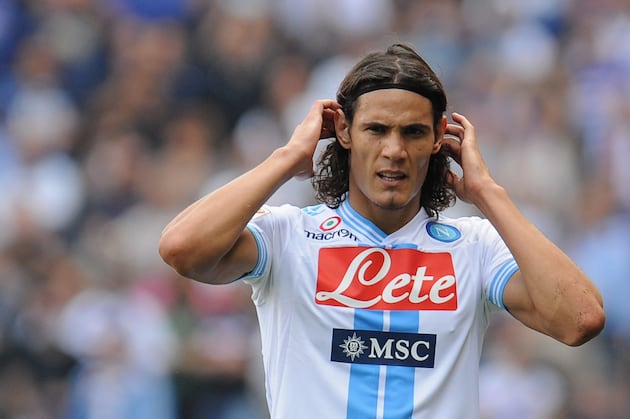 Edinson Cavani: Why He Cannot Reach the Level of Messi and Ronaldo