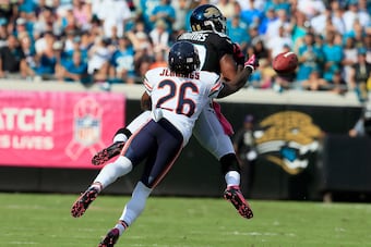 Tim Jennings breaks up a pass intended for Mike Thomas