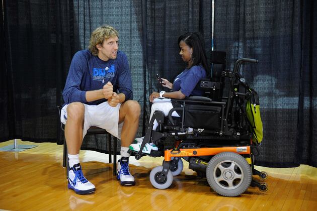 Dirk Nowitzki Starts in Mavs' Scrimmage
