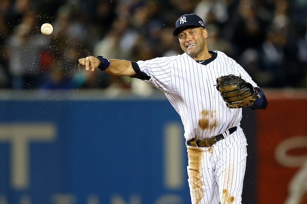 Derek Jeter Leaves Game with Leg Injury