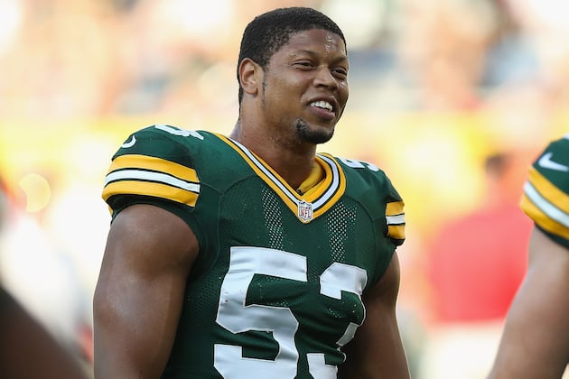Packers' LBs Perry, Smith Leave Game with Injuries