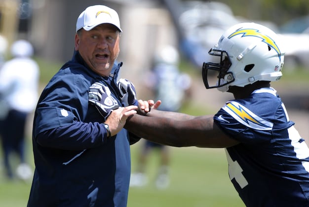 Chargers' Pagano Has History with Peyton Manning