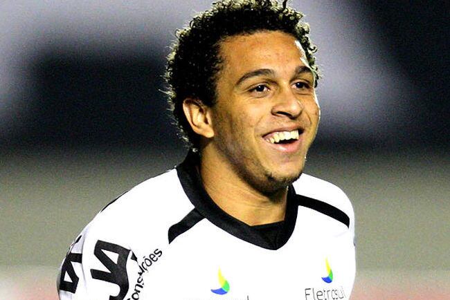 Wellington-figueirense-foto-carlos-costa_lanima20111123_0010_261_crop_north