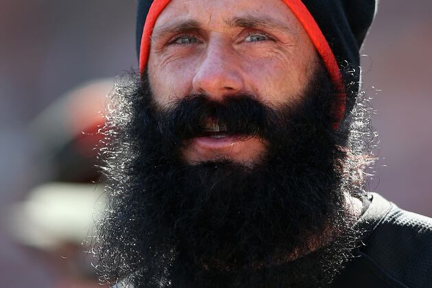 Brian Wilson Plays Organ on Teammate's Head