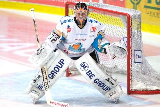 Flyers Goalie Prospect Hovinen Injures Collarbone