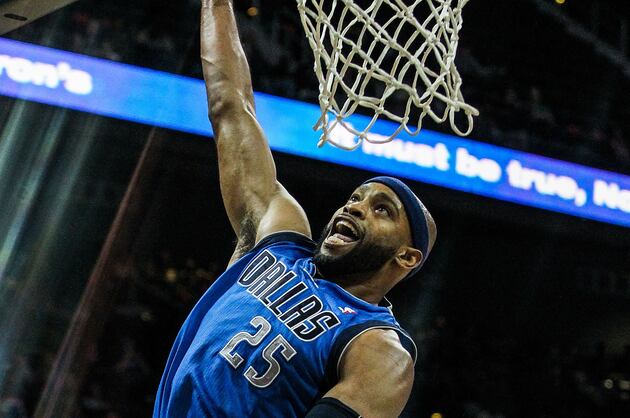 Injuries Force Vince Carter to Play Power Forward