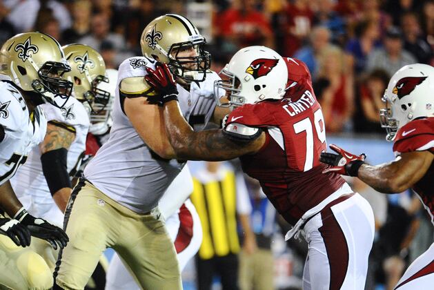 Eagles Sign Center Tennant, Cut Vallos