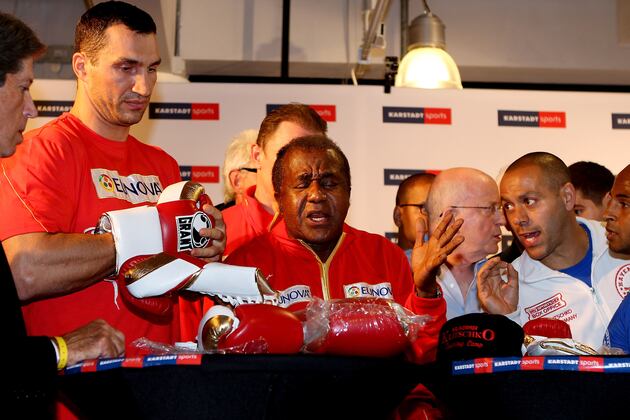 W. Klitschko Replaces Ailing Trainer for Defense