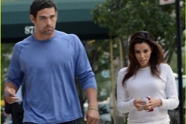 Eva-longoria-mark-sanchez-holding-hands-04_crop_north