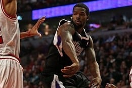 Aaron Brooks Breaks His Tooth Against the Bulls