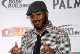 Jon-jones-rashad-evans-has-no-chin_crop_north