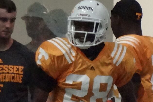 Tennessee Freshman Cornerback Deion Bonner Suspect in the Theft of Cell Phone