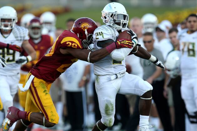 Barner Sets Ducks' Rushing Record with 321 Yards in Front of Family, Friends