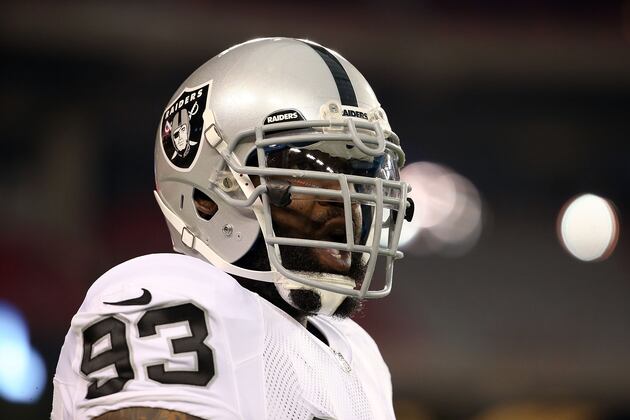 Tommy Kelly Questionable Due to Chest Injury
