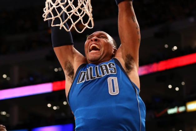 Shawn Marion (Left Knee Strain) Leaves Game Early