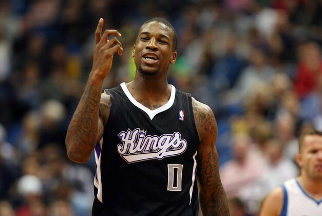 Kings' Robinson Ejected for Vicious Elbow to Throat of Pistons' Jerebko