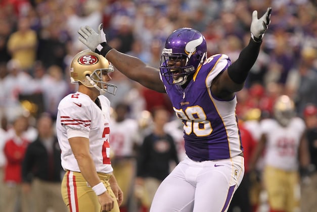 Minnesota Vikings: Letroy Guion Iffy with Turf Toe