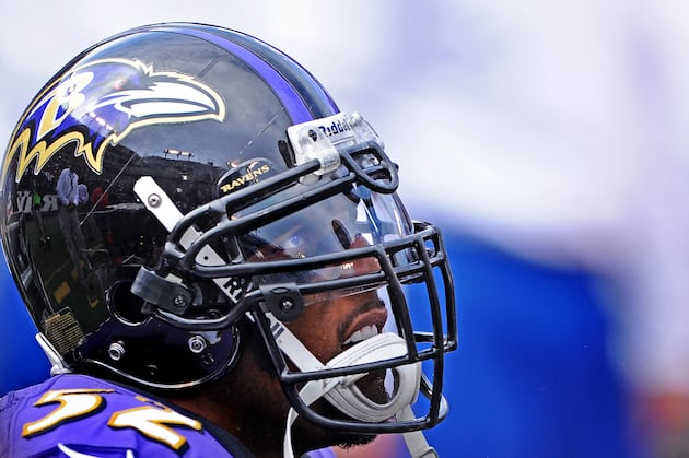 Injured Lewis to Attend Ravens' Game Sunday