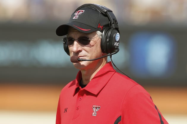 Tuberville Apologizes for Sideline Incident with Staff Member