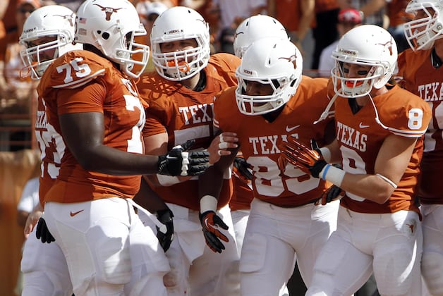 Texas Pays Tribute to Ex-Football Coach