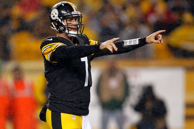 Big Ben Leaves Stadium for Shoulder Evaluation