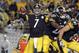 Roethlisberger leaves game with right shoulder injury