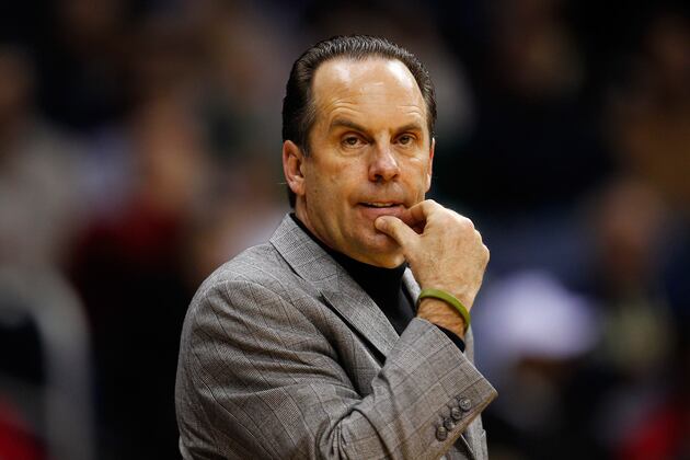 Irish Hoops Downs Monmouth 84-57