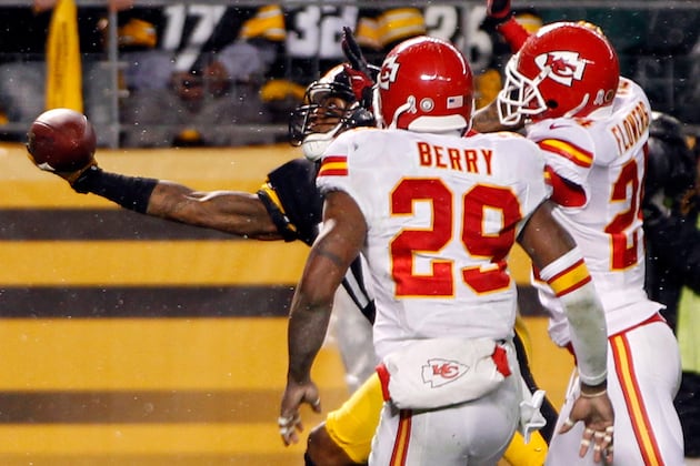 WATCH: Eric Berry Is Really Afraid of Horses
