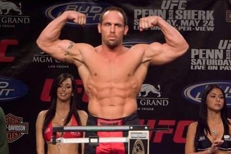 Carwin Hurts Knee, Forced out of TUF 16 Finale