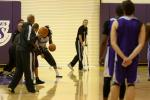D'Antoni Leads First Practice on Crutches
