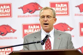 Jeff-long-fires-bobby-petrino_crop_north